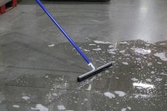 18-Inch Wipe & Dry Squeegee with Durable Alloy Steel Handle – Versatile Cleaner